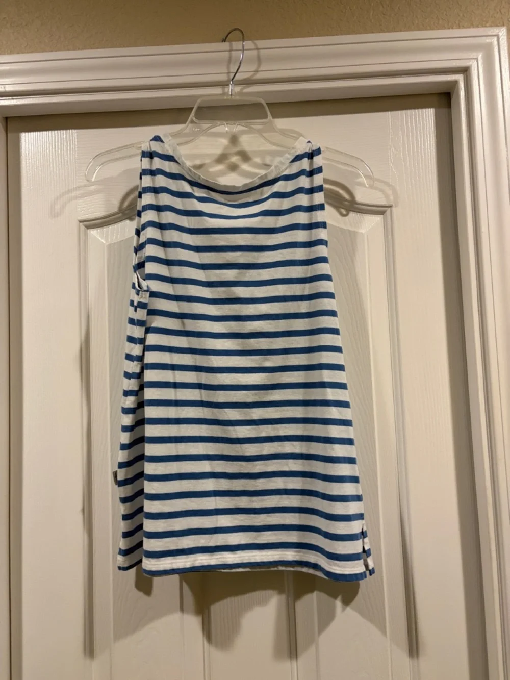 Eddie Bauer White and Blue Striped V-Neck Tank size L - Picture 5 of 6